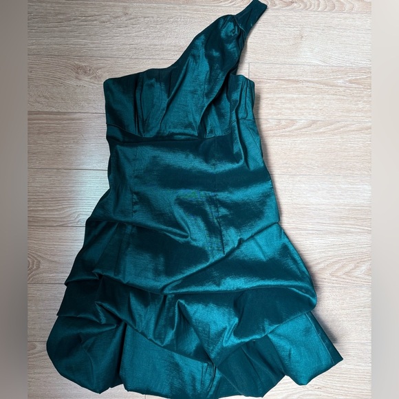 LE CHATEAU - NWT - Elegant One-Shoulder Teal Emerald Dress - Picture 3 of 13